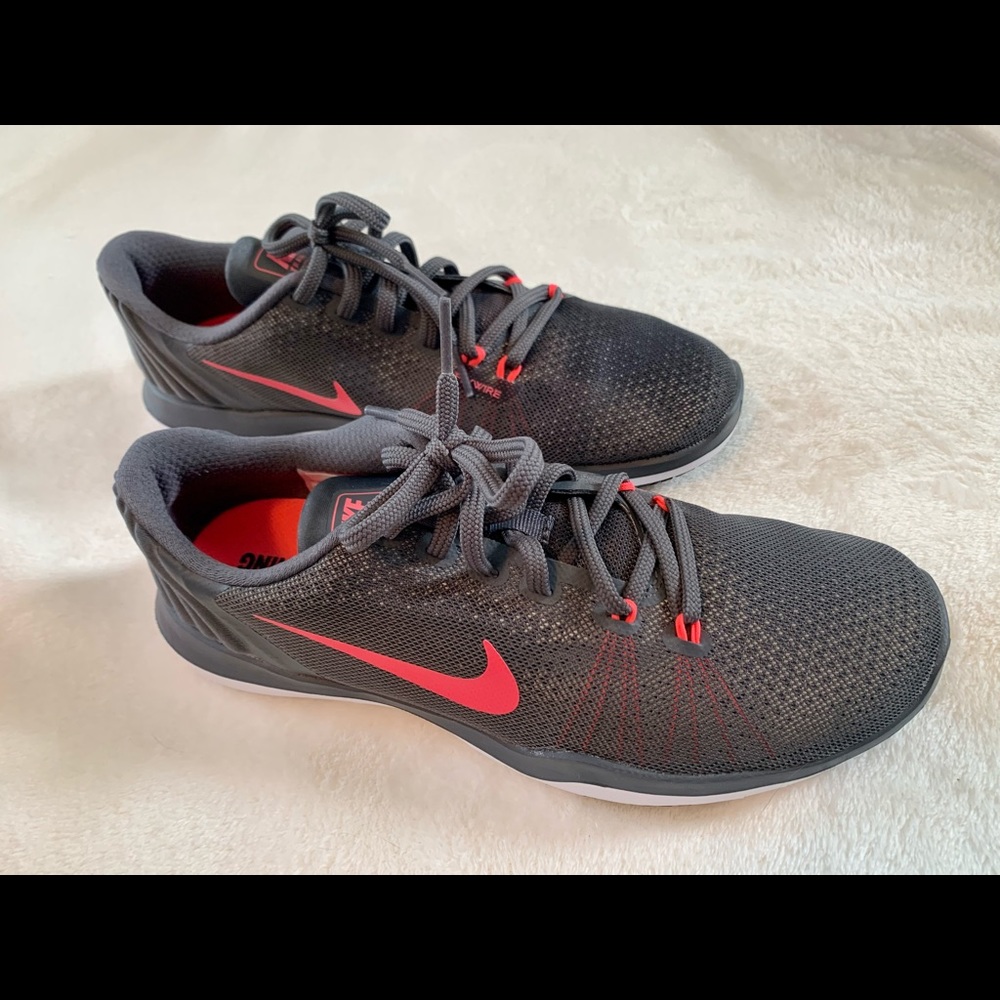 Nike Flywire Flex Supreme TR5 Trainers- Grey & Hot Pink.  Women’s size 9
